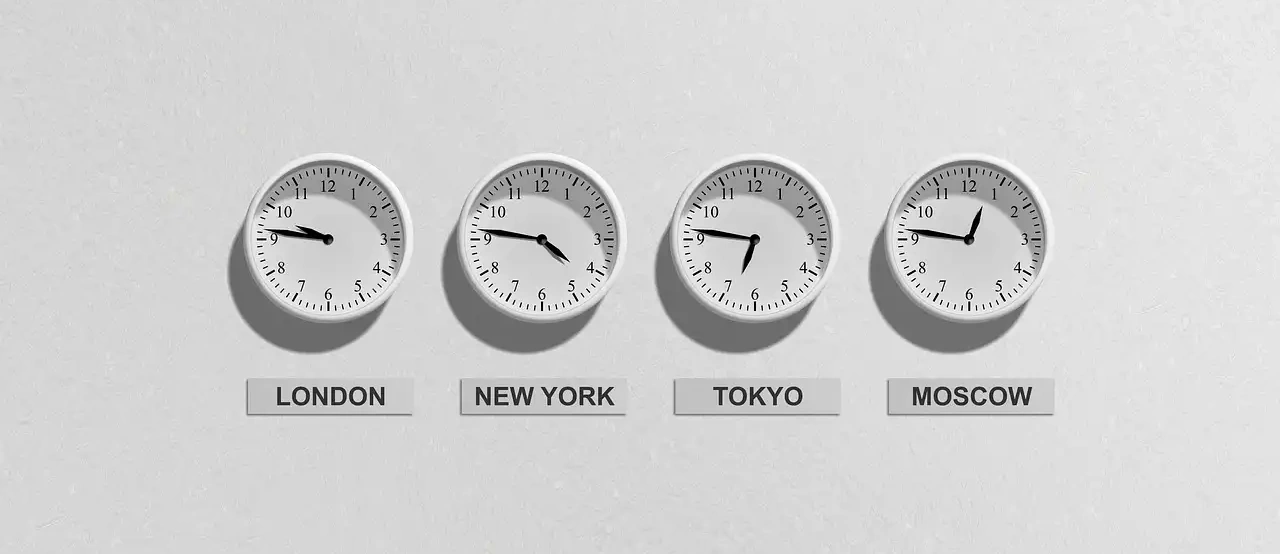 White analogue clocks displaying times for London, New York, Tokyo, and Moscow.